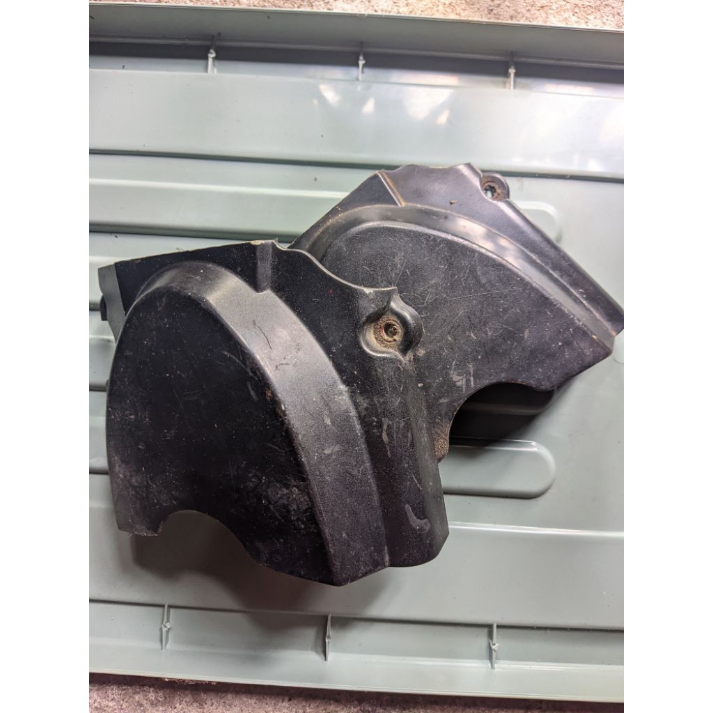 tutup rantai Tiger Revo cover rantai depan Tiger Revo original copotan motor