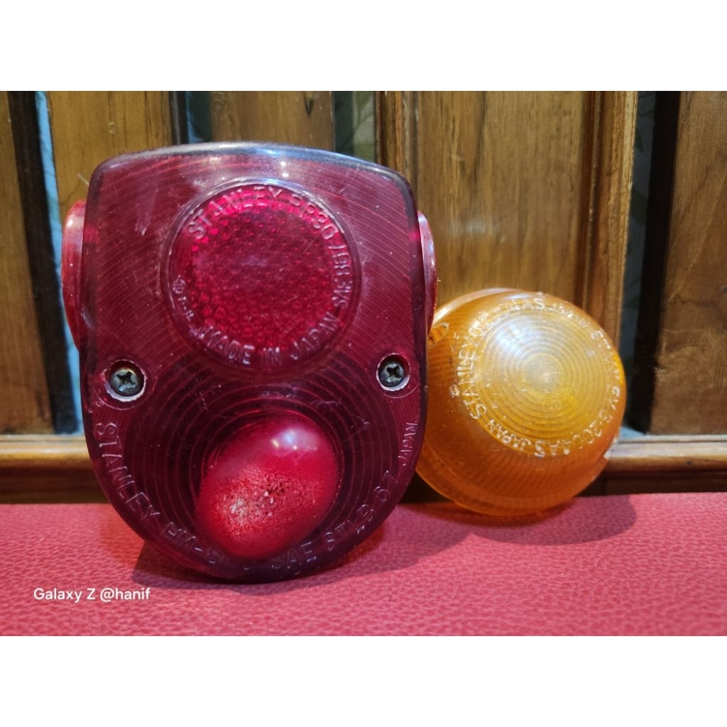 mika sein reteng dan mika stoplamp lampu belakang honda c70 original
