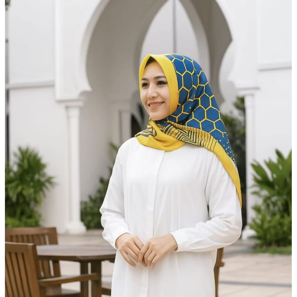 HIJAB SEGI EMPAT MOTIF GARIS KUNING KERUDUNG JILBAB TERBARU