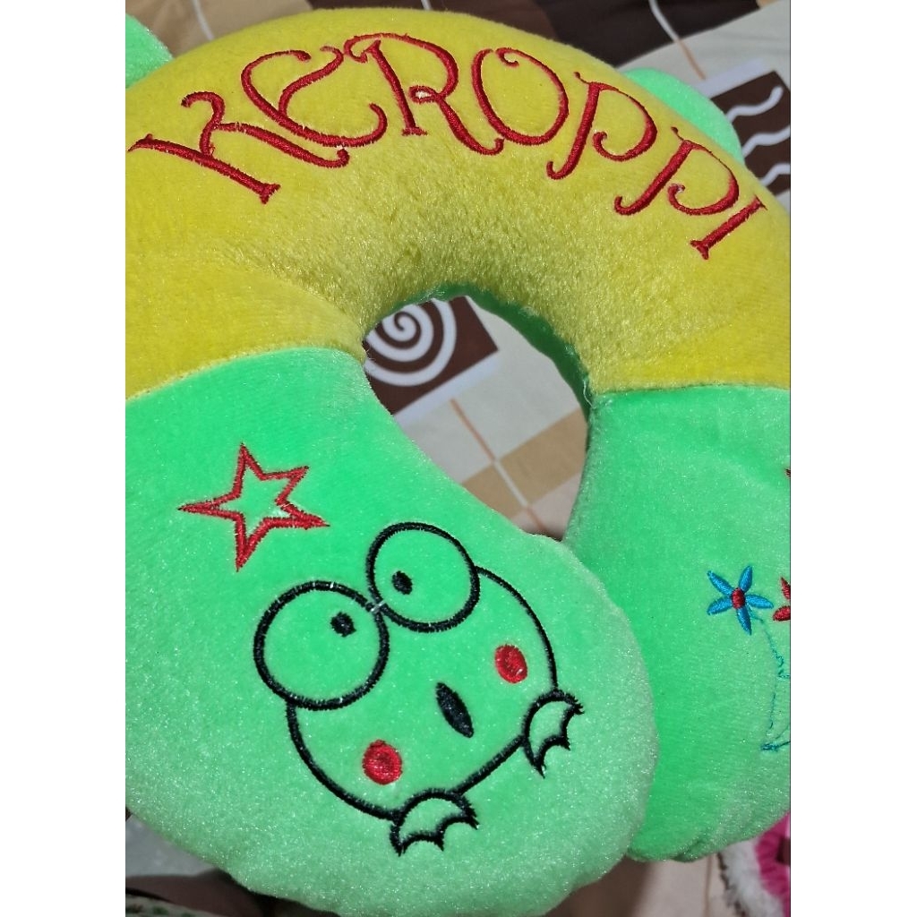 Preloved bantal leher motif keroppi
