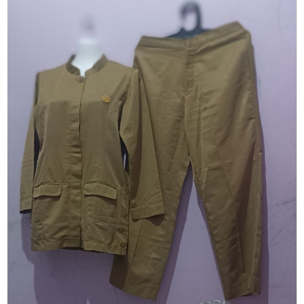 setelan seragam dinas khaki wanita preloved ( halus, licin dan kilap )
