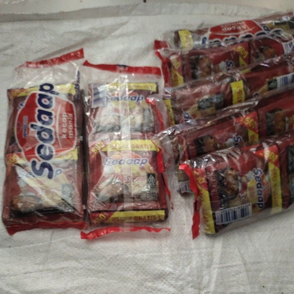 

kecap manis sedap (1 renteng 15 sachet)