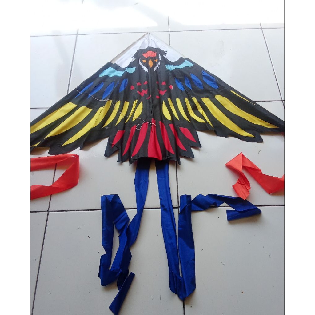 LAYANGAN KAIN PARASUT ELANG