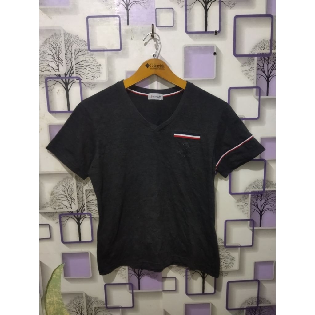 kaos v neck moncler