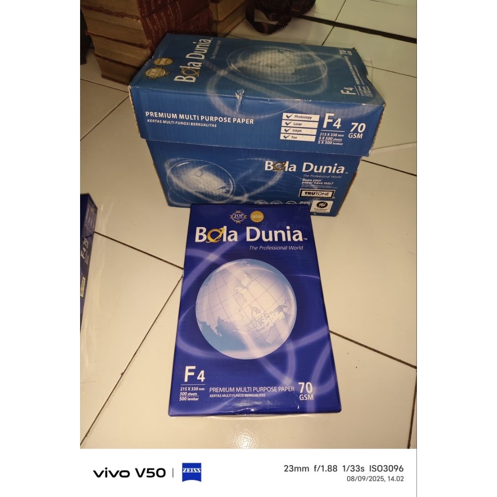 

Kertas HVS F4 70 GSM Bola Dunia - Isi : 500 Lembar/ Rim