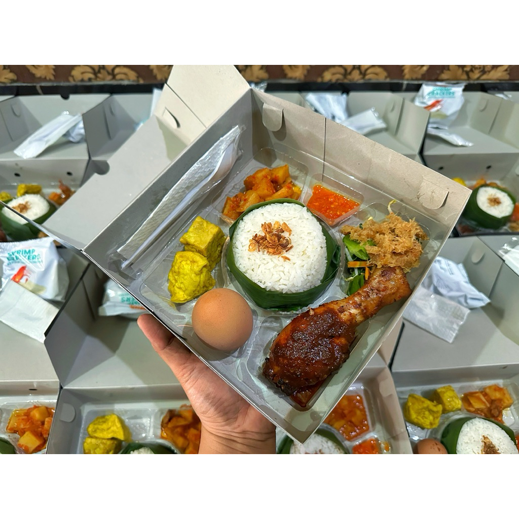 Nasi kotak urap-urap & ayam bakar