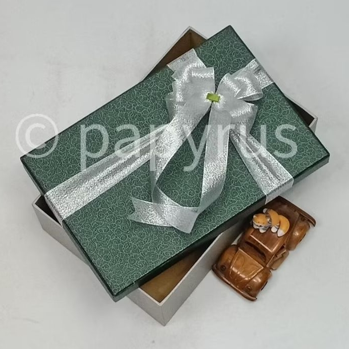 

PAPYRUS Kombinasi 20x30 Tinggi 5cm Kotak Kado Gift Box Hardbox Hampers Hadiah V2