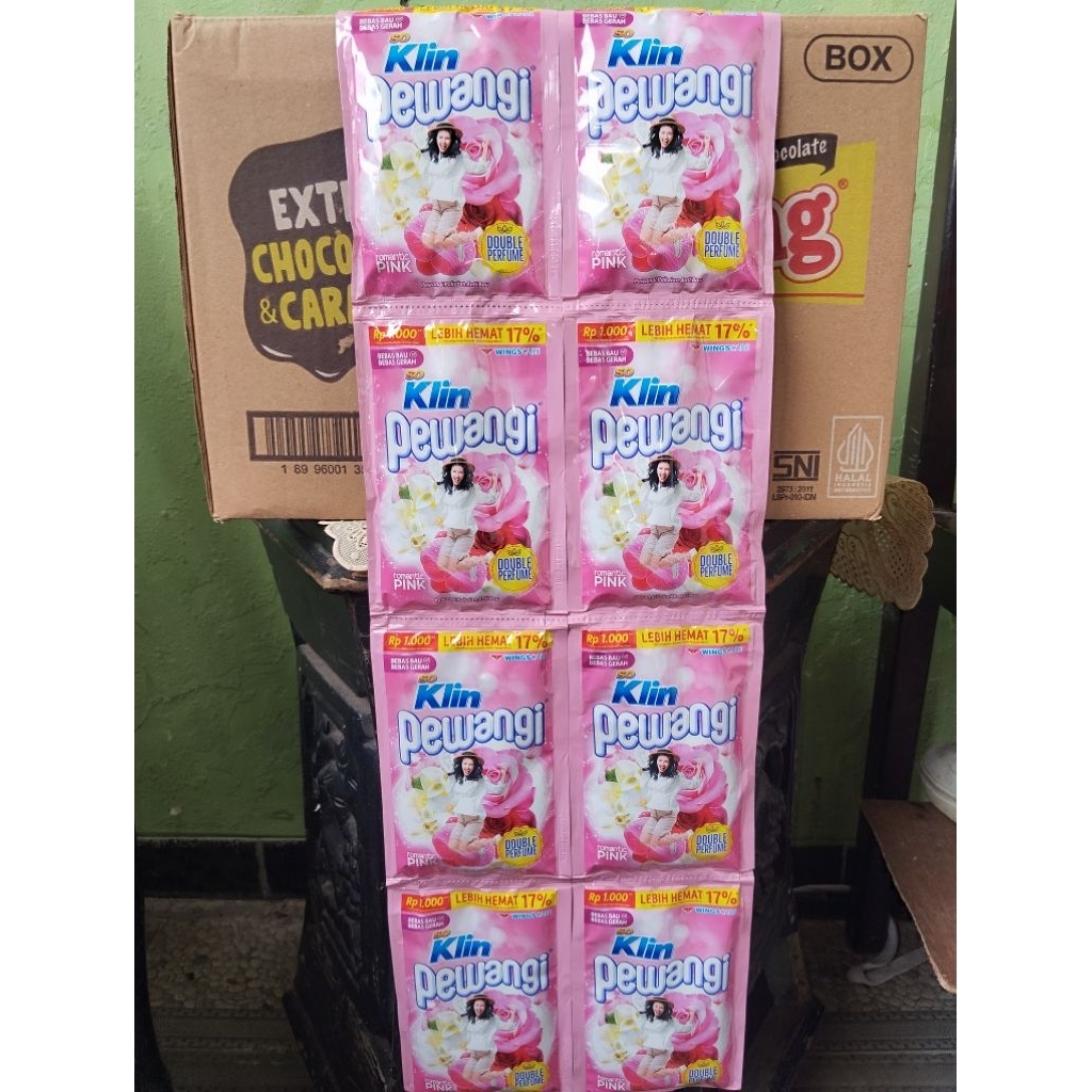 So Klin Pewangi Pakaian 60 ml 1 Renceng 12 Sachet