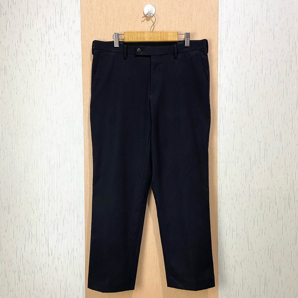 Work Pants UNIQLO Regular Fit / Celana Bahan Pria / JP341 / Size 32