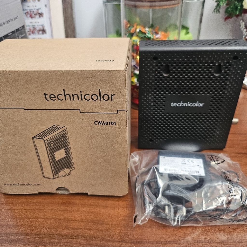 modem/router Technicolor CWA0101 lengkap dengan adaptor