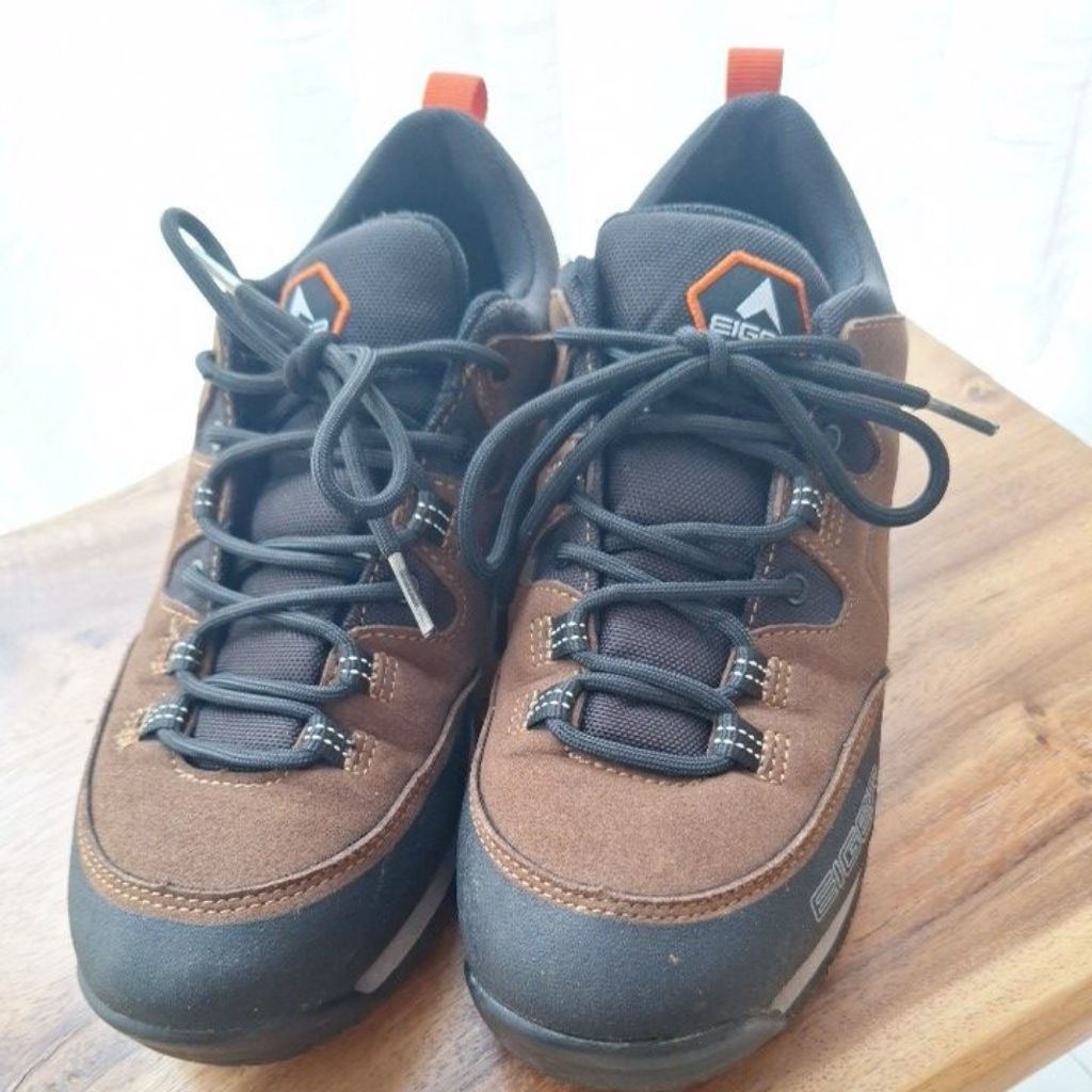 sepatu outdoor merk Eiger