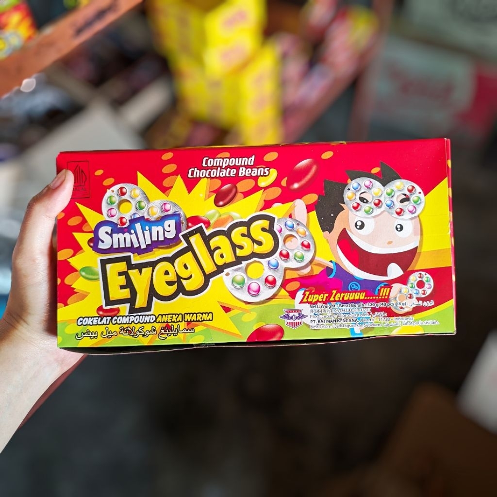 

Smiling Eyeglass Compound Chocolate Beans – Cokelat Aneka Warna 1 Box (40 pcs)