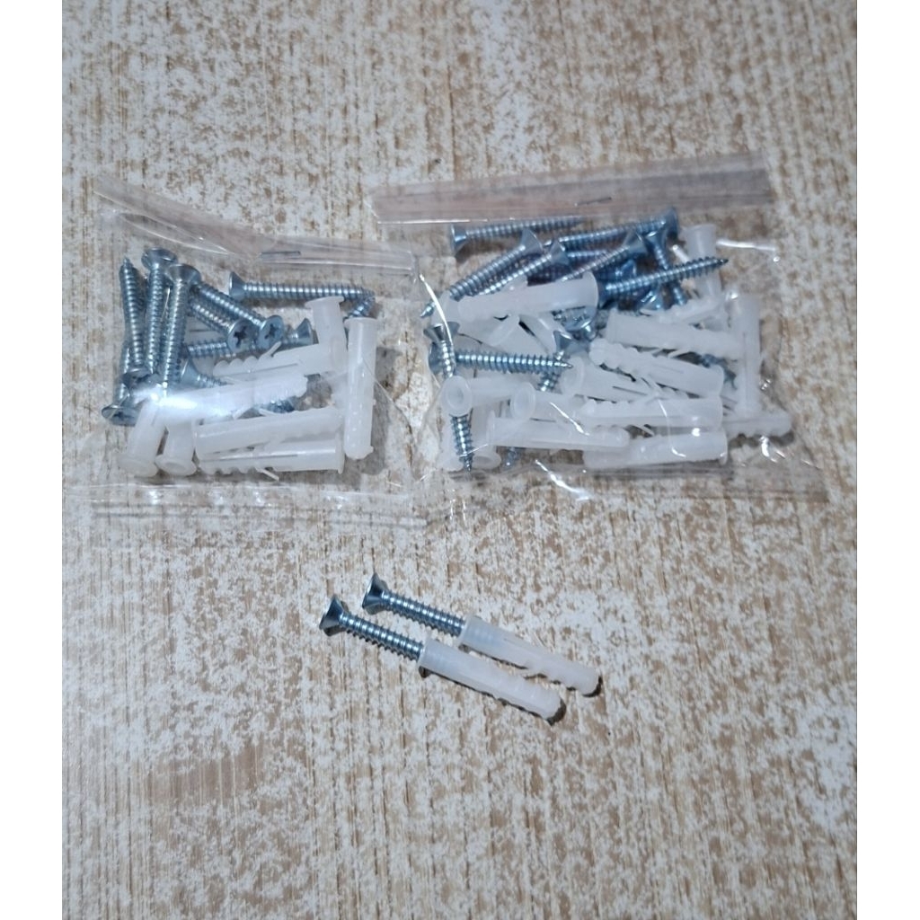 Sekrup #8× 1 1/4" dan fisher S6 per bungkus