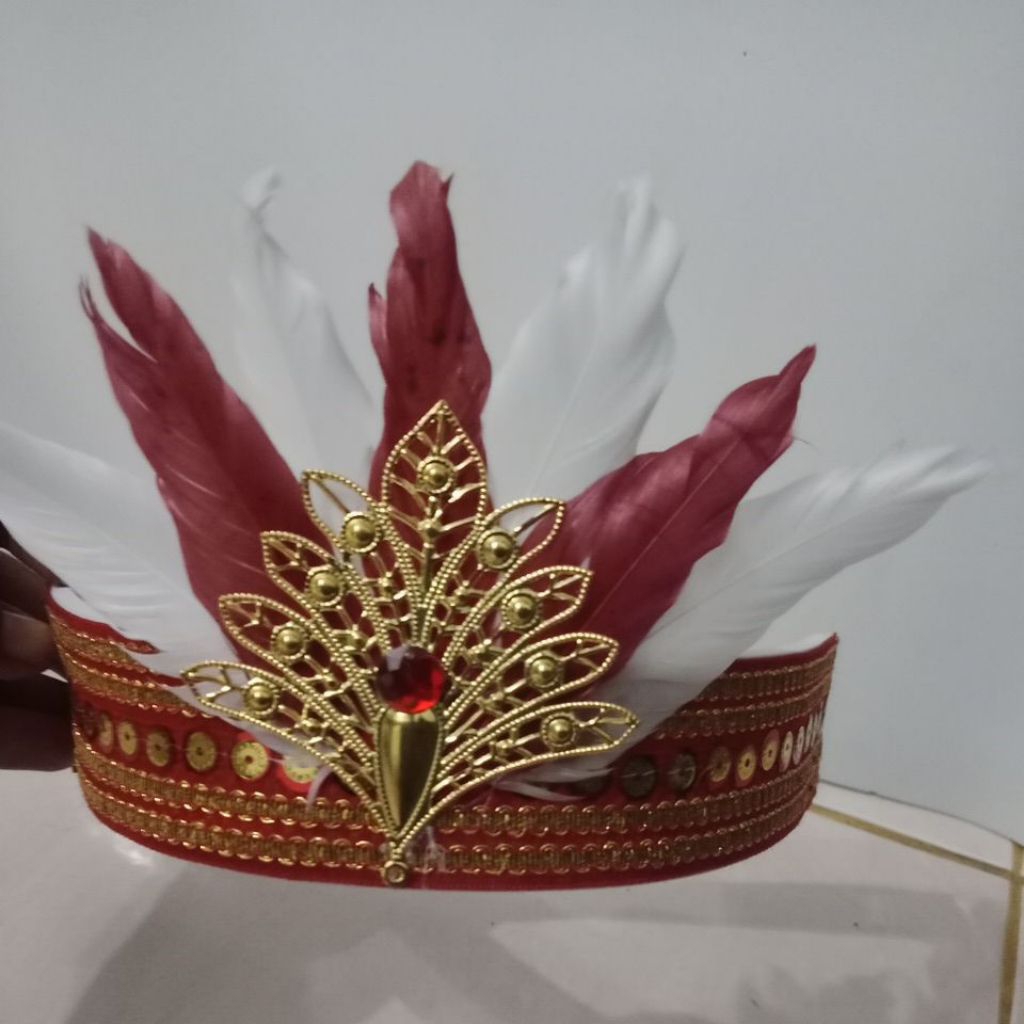 MAHKOTA BULU karnaval merah putih