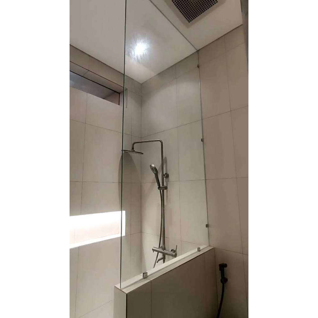 Kaca sekat kamar mandi tebal kaca 8 mm