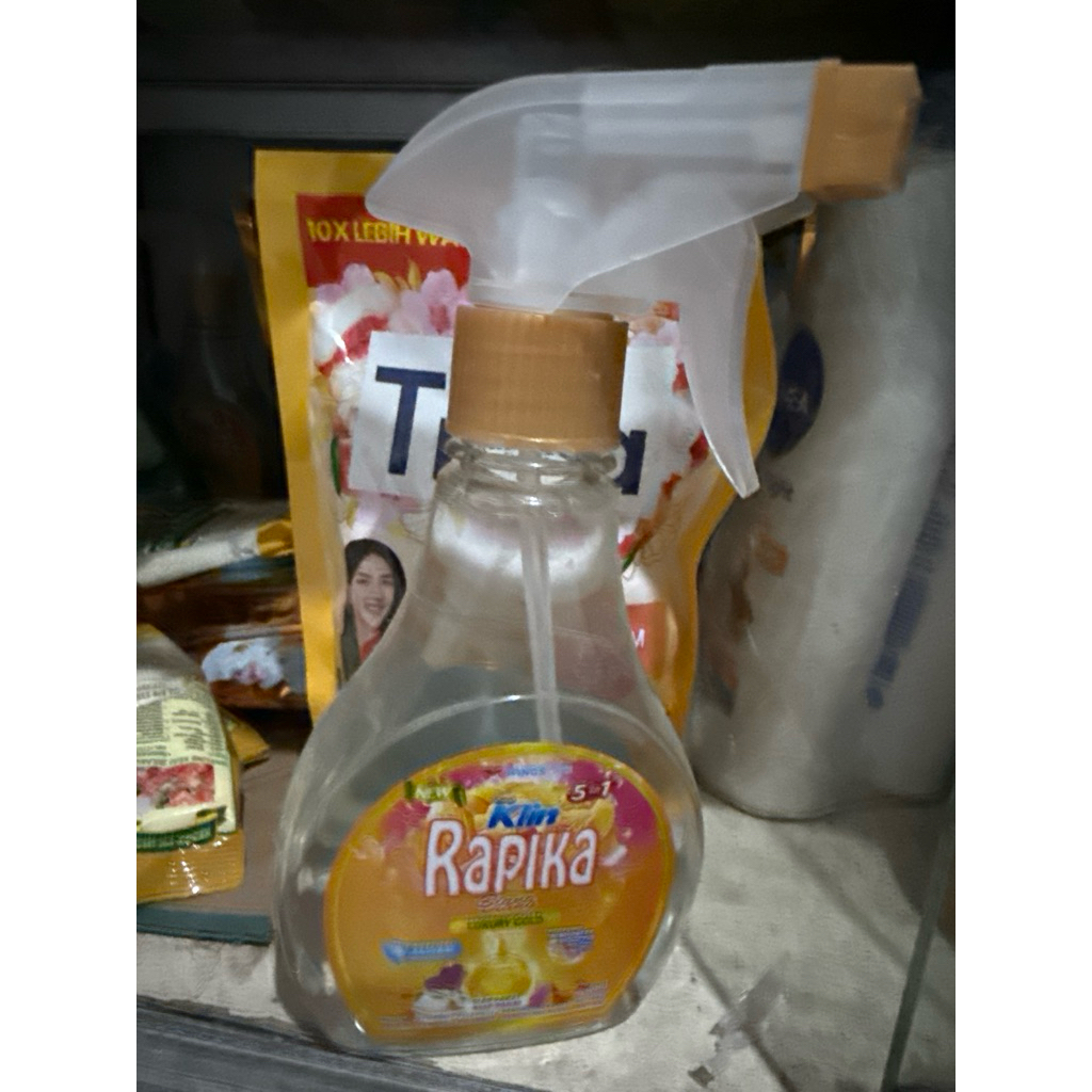 Rapika pelicin pakaian Gold Botol