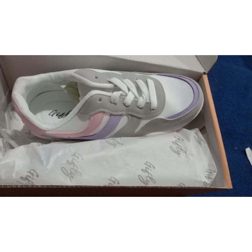 NEW SALE Sepatu Sneakers Gifly