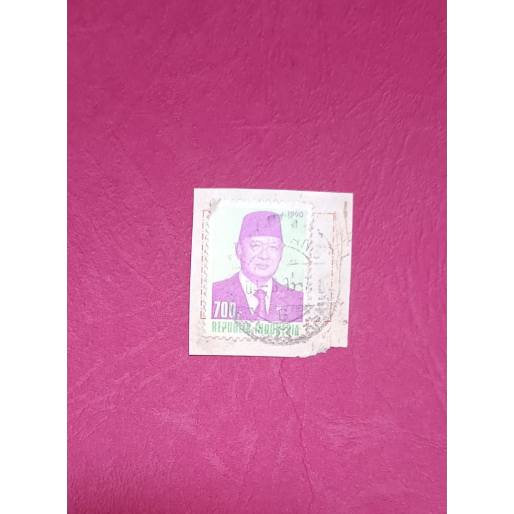 

Perangko Kuno Rp.700 Gambar Soeharto