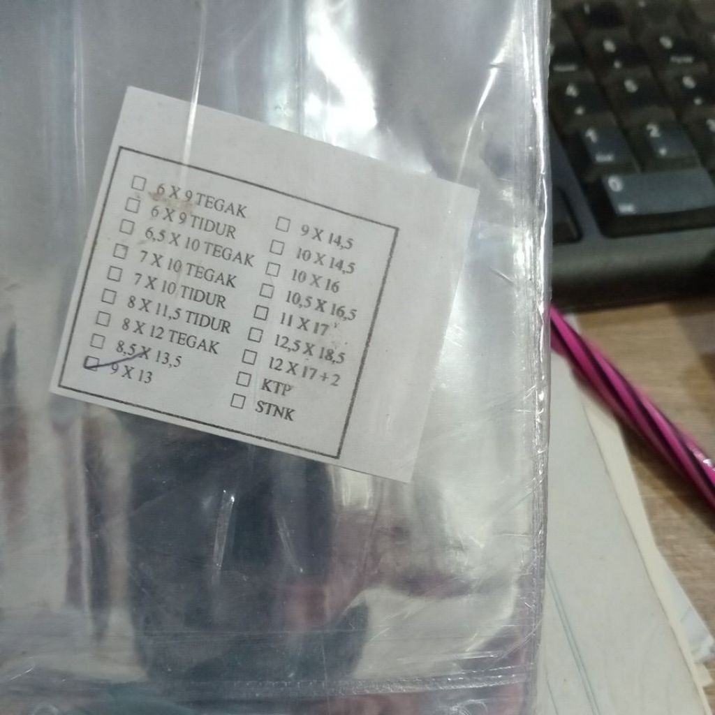 

PLASTIK NAMETAG UK. 9X13 . 1PAK ISI 100 LBR