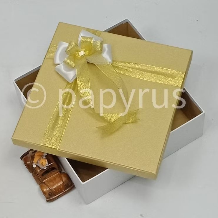 

PAPYRUS Kombinasi 30x30 Tinggi 8cm Kotak Kado Gift Box Hardbox Hampers Hadiah V2