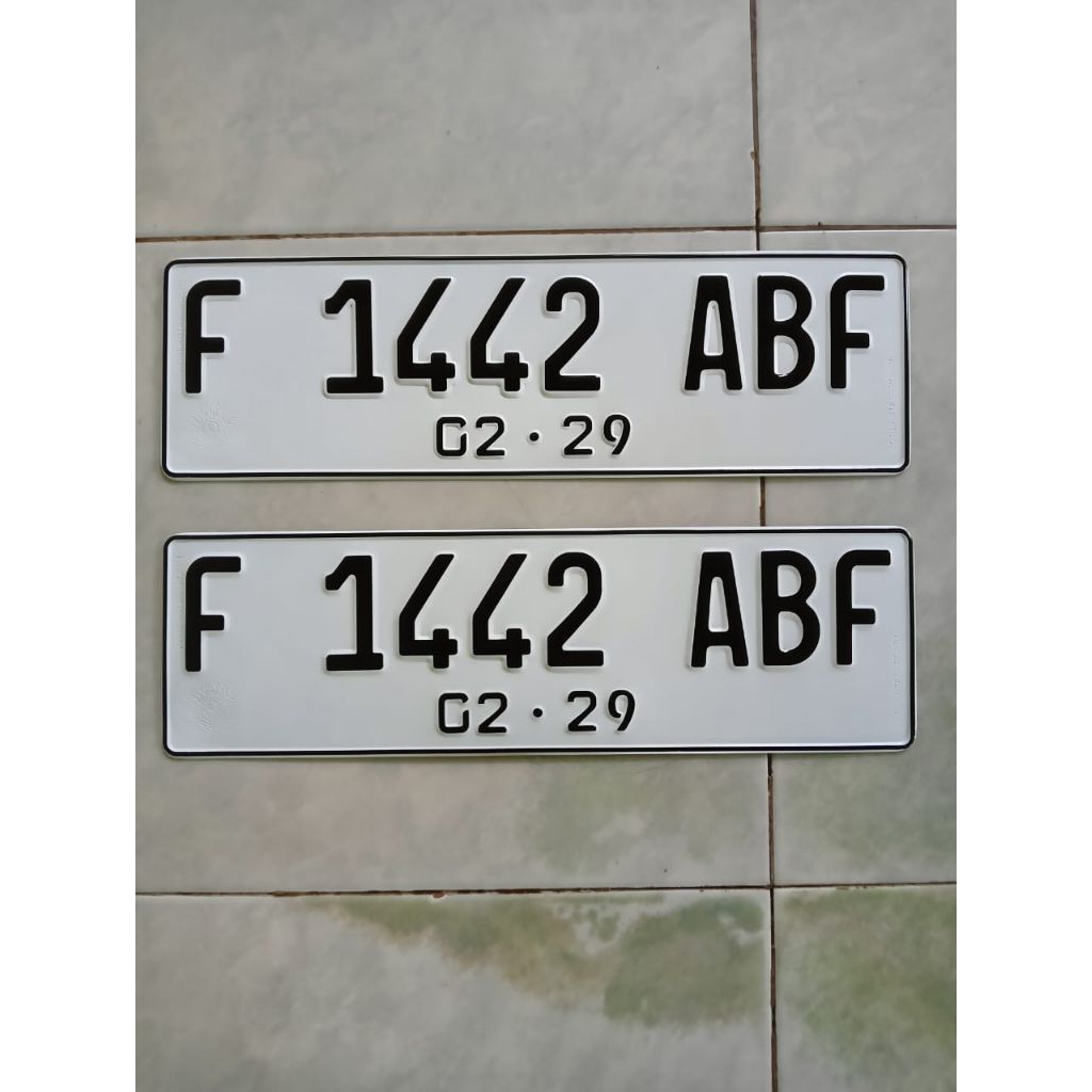 plat castum  buat mobil NEW font  warnah putih/hitam hasil rapih berlogo korlantas