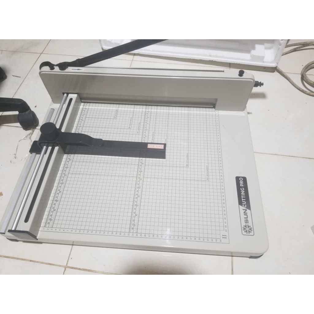 

alat potong kertas A3+