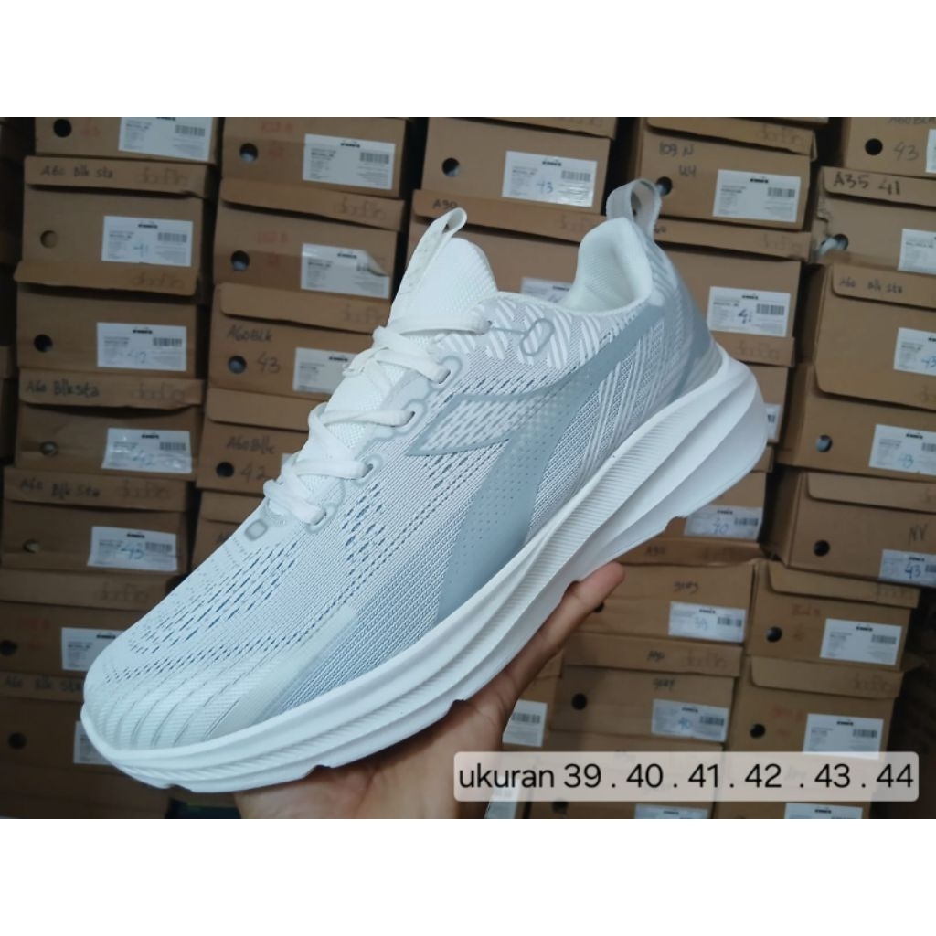 sepatu sport joging runing pria diadora putih grey