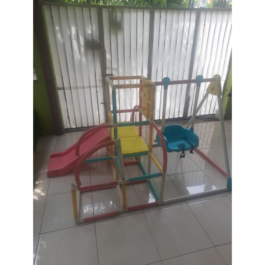 PRELOVED - EX.RENTAL 4-in-1 Climb N Slide Swing Set
