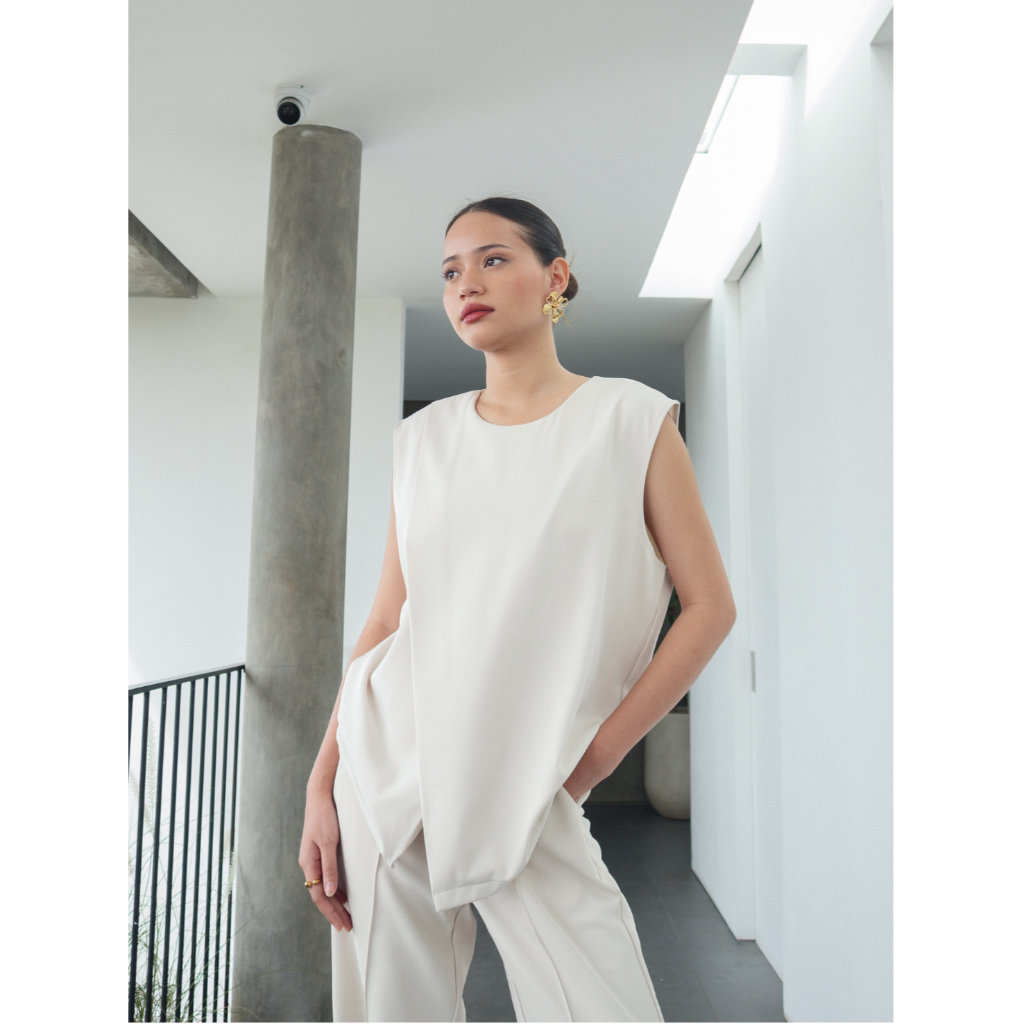 KAIAHATI - Victoria Assymetric Sleevesee Top