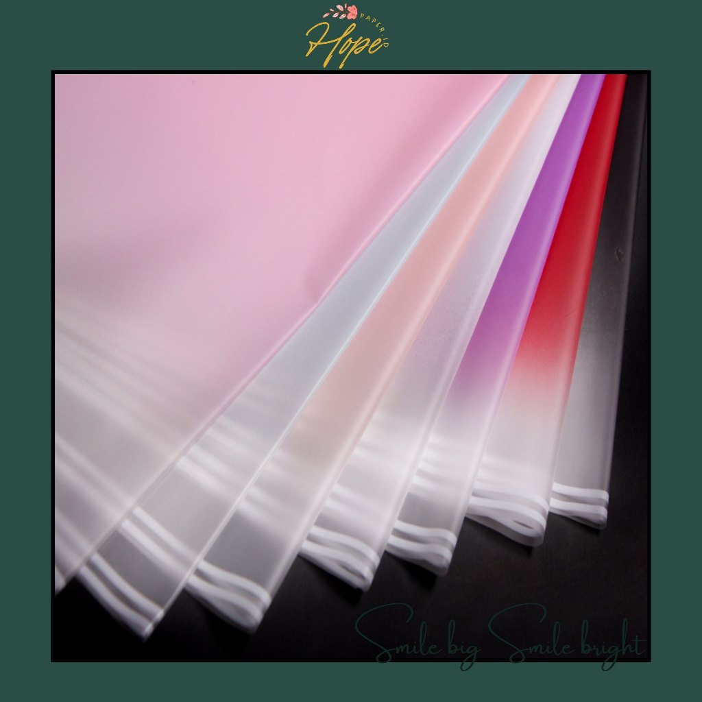 

Hopepaper.id - Kertas buket cellophane gradient Flower Wrapping Paper Florist KB6044