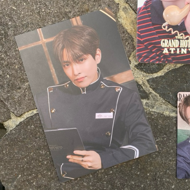 ATEEZ HONGJOONG - THE GRAND ATINY HOTEL 6TH MEMBERSHIP KIT DOORHANGER & POSTCARD ONLY