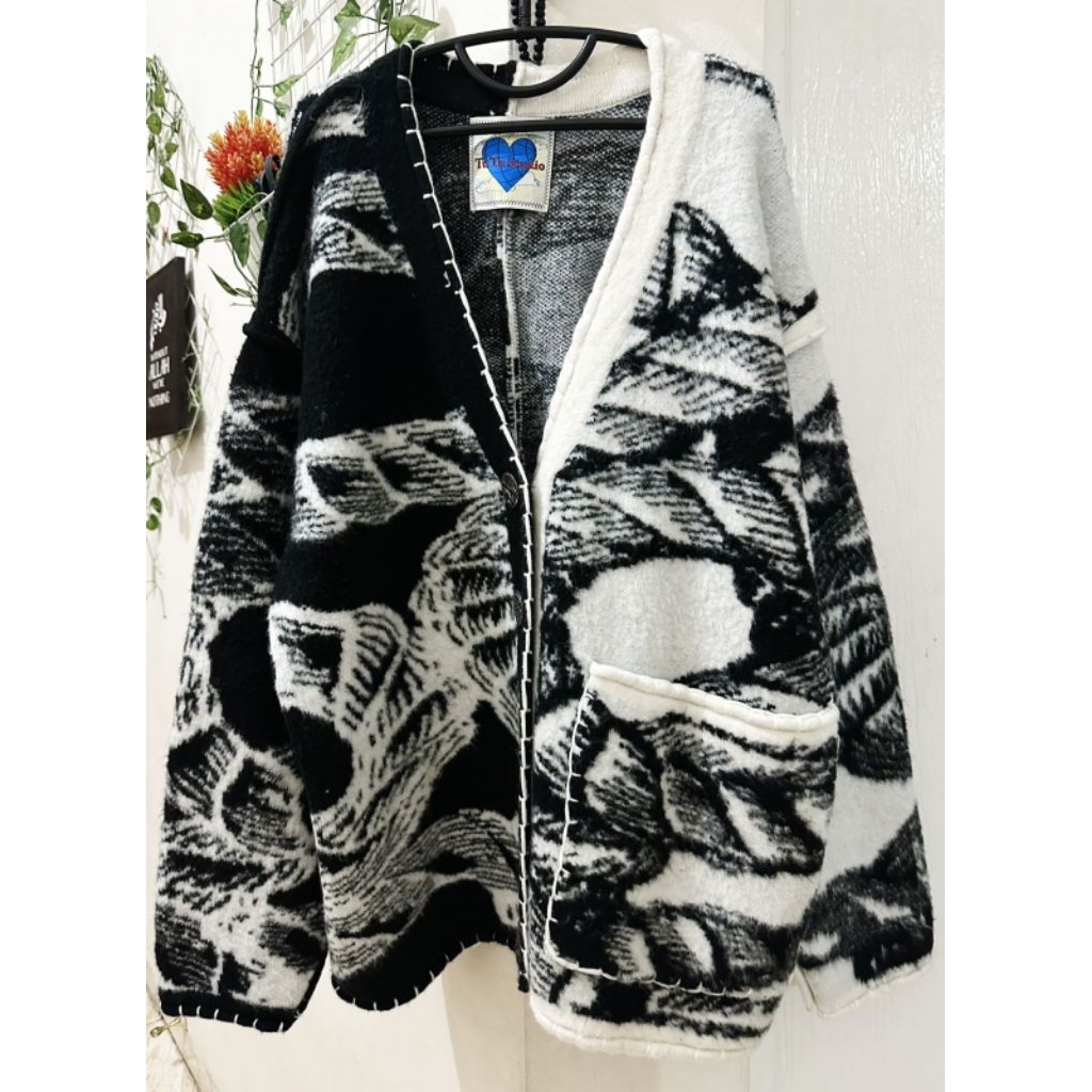 [PRELOVED] ❤ Sweater Rajut Bulu Motif Abstrak Pemandangan/Landscape