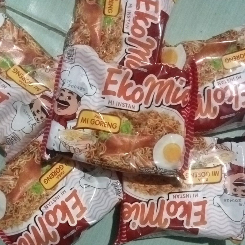 

MI instan EKOMIE rasa Mi Goreng paket isi 6 pcs