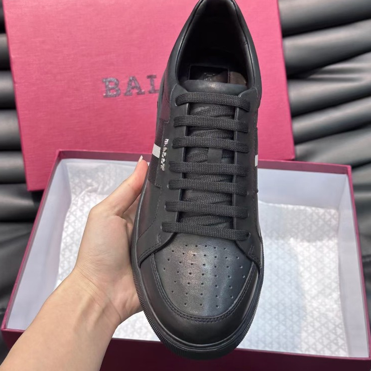 Bally men's low cut casual shoes