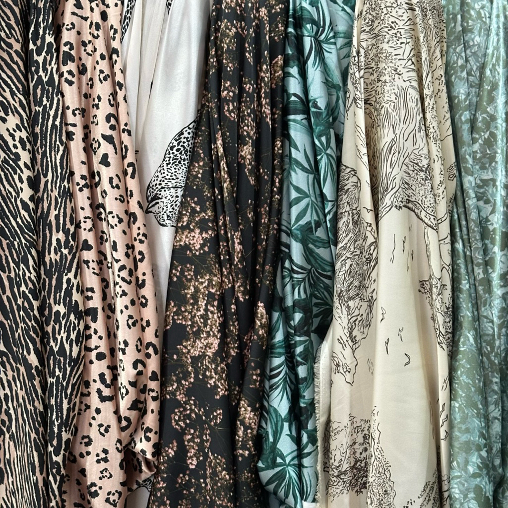 Kain Satin Silk Premium Motif Cocok Buat Baju Tunik Kameja Piyama Dengan Berbagai Desain Eksklusif