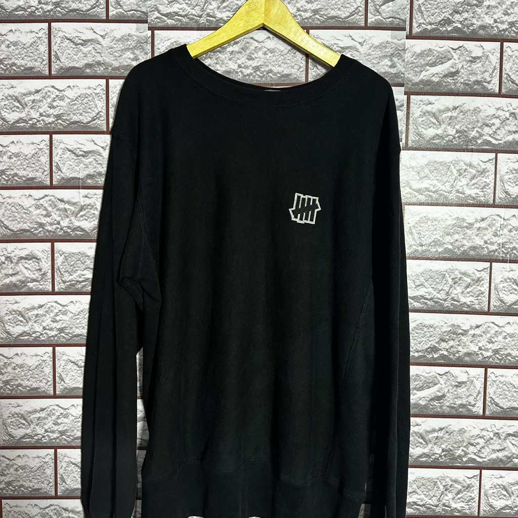Champion Hitam - x Undefeated (Crewneck)
