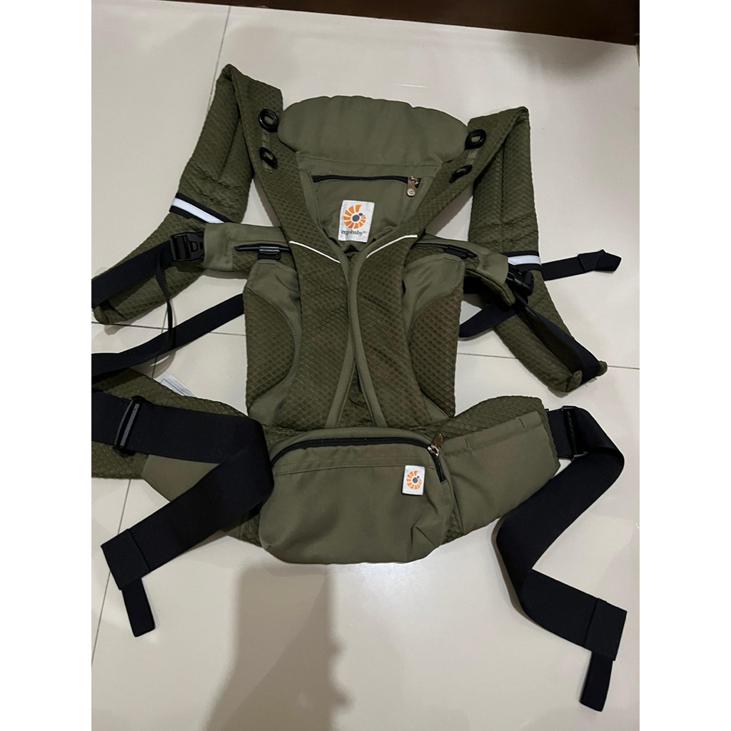 PRELOVED ERGOBABY OMNI BREEZE OLIVE GREEN