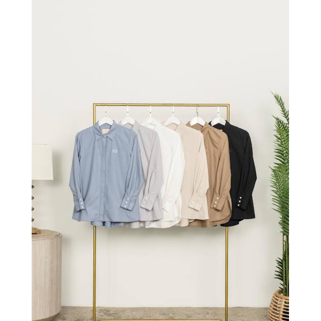 Preloved Lucy Shirt 2.0 Wearing Klamby