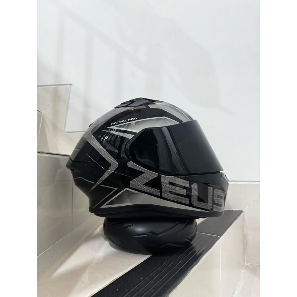 Helm Full Face ZEUS ZS 826 BLACK/BK3 SILVER GLOSSY Original Size L – Kondisi Second Mulus + Kelengka
