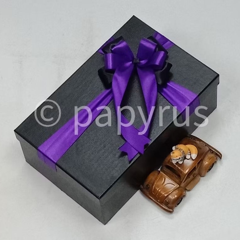 

PAPYRUS 17,5x27,5 Tinggi 10cm Kotak Kado Gift Box Hardbox Hampers V3