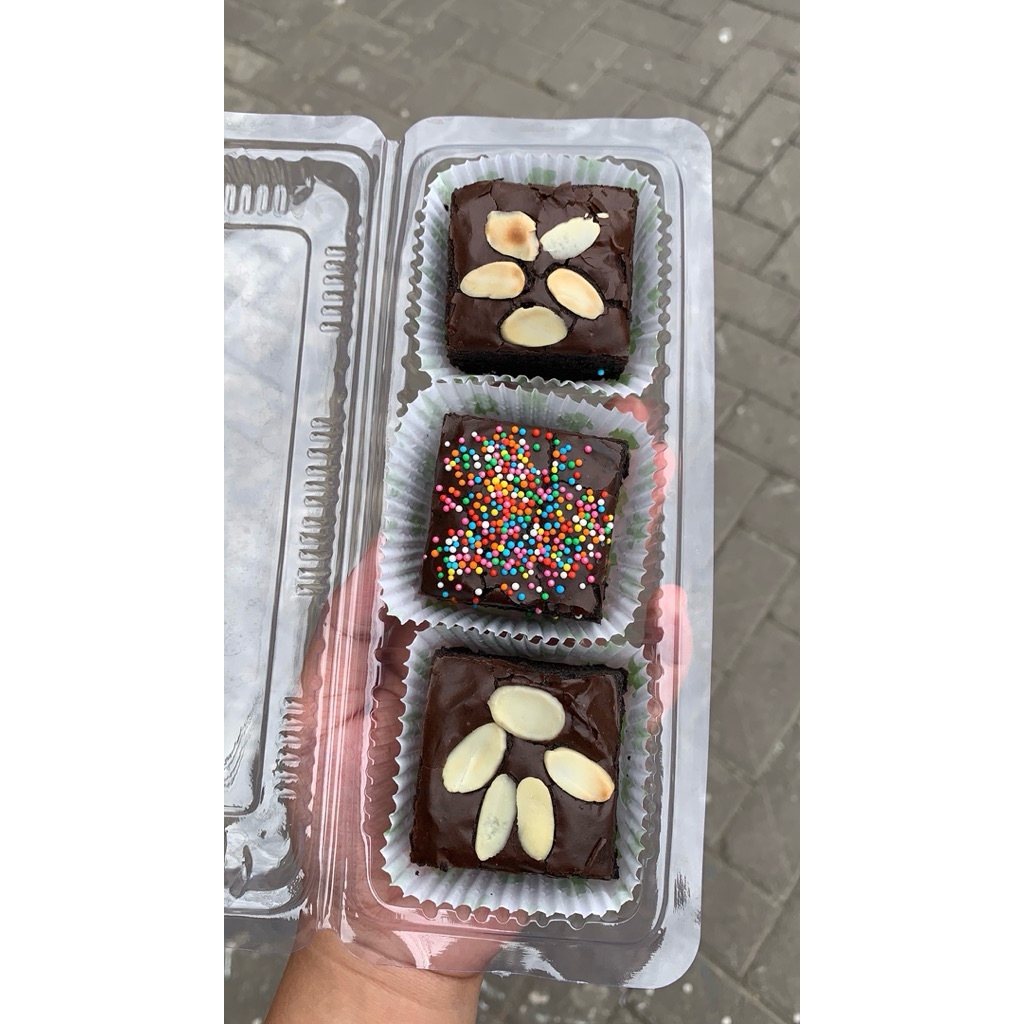 

FUDGY BROWNIES BY DAPUR YUMMA