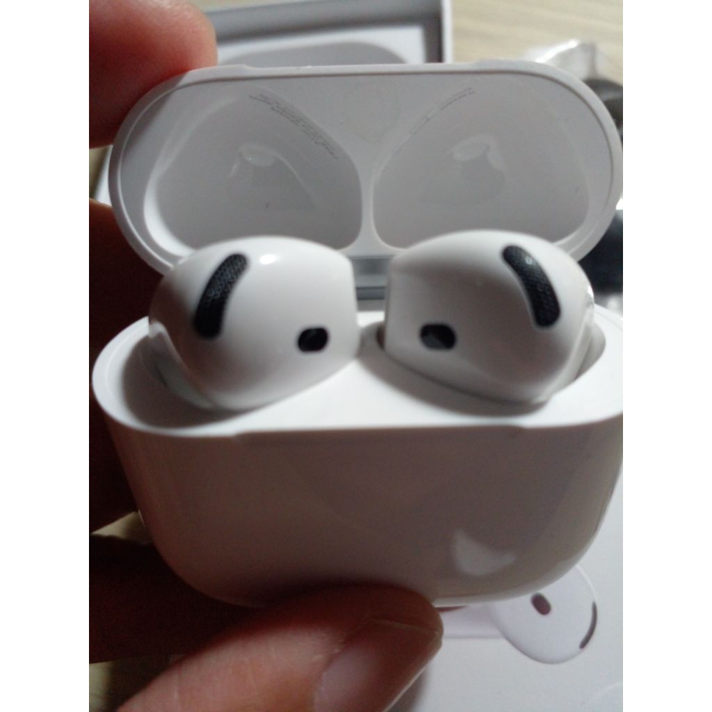 APPLE AIRPODS ORIGINAL GEN KE 4 (ANC) BEKAS MULUS SIAP PAKAI PRELOVED