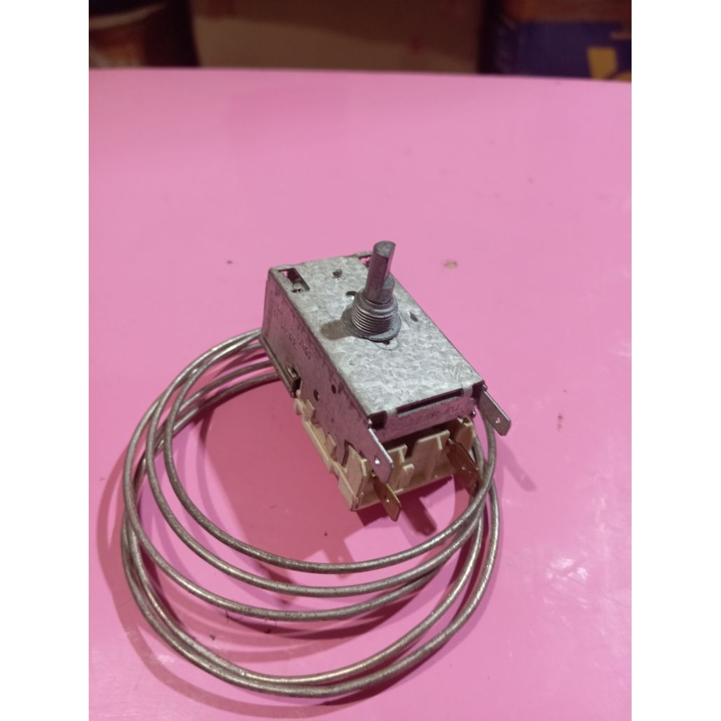 Pengatur Suhu untuk Freezer dan Showcase Model K50-L3268 11-34-038