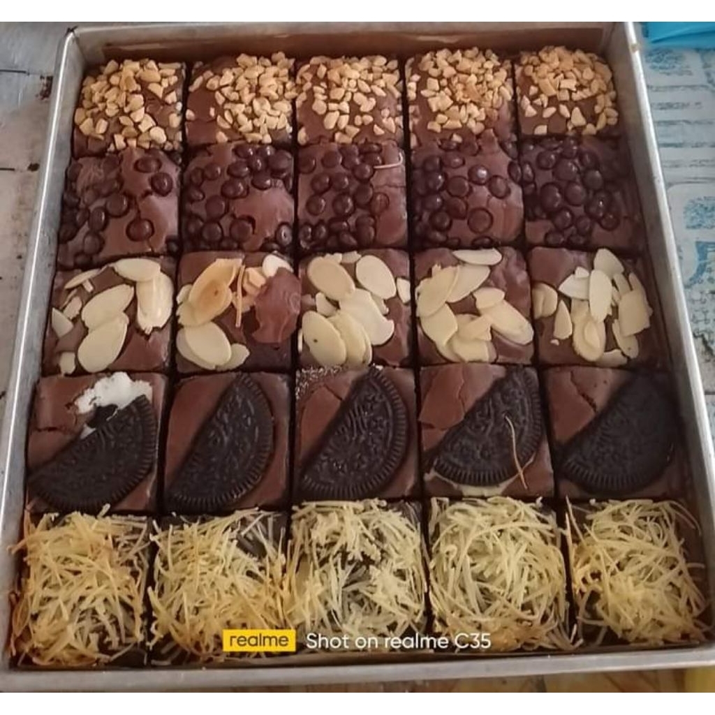 

fudgy brownies UK 20x20 cm