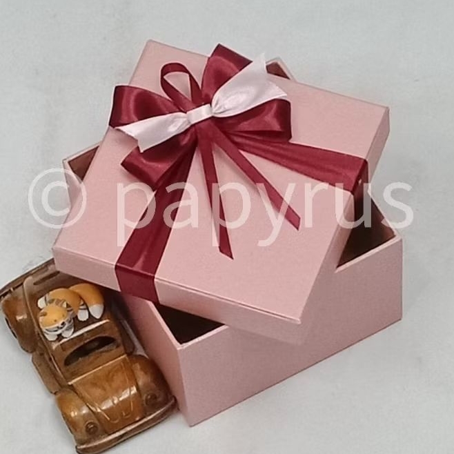 

PAPYRUS 15x15 Tinggi 8cm Kotak Kado Gift Box Hardbox Hampers Hadiah V2