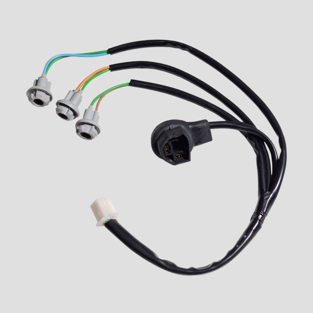 SOKET FITTING LAMPU DEPAN HONDA BEAT KARBU SOKET H4/SOKET SEAL BEAM