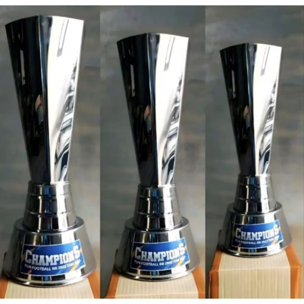 Piala Sepak bola Piala Bulu Tangkis Piala Voli Piala Tenis / piala trophy