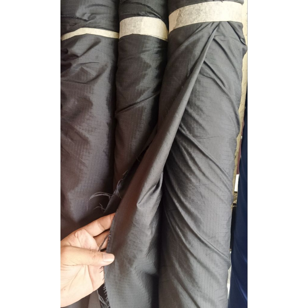 parasut riptok nilon hitam pekat waterproof kain korea