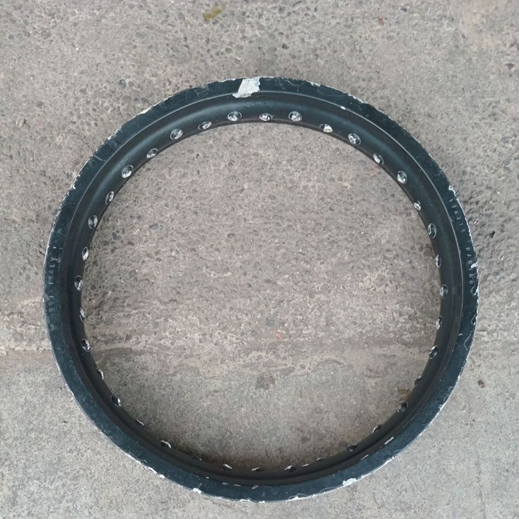 veleg rossi italy ukuran 215