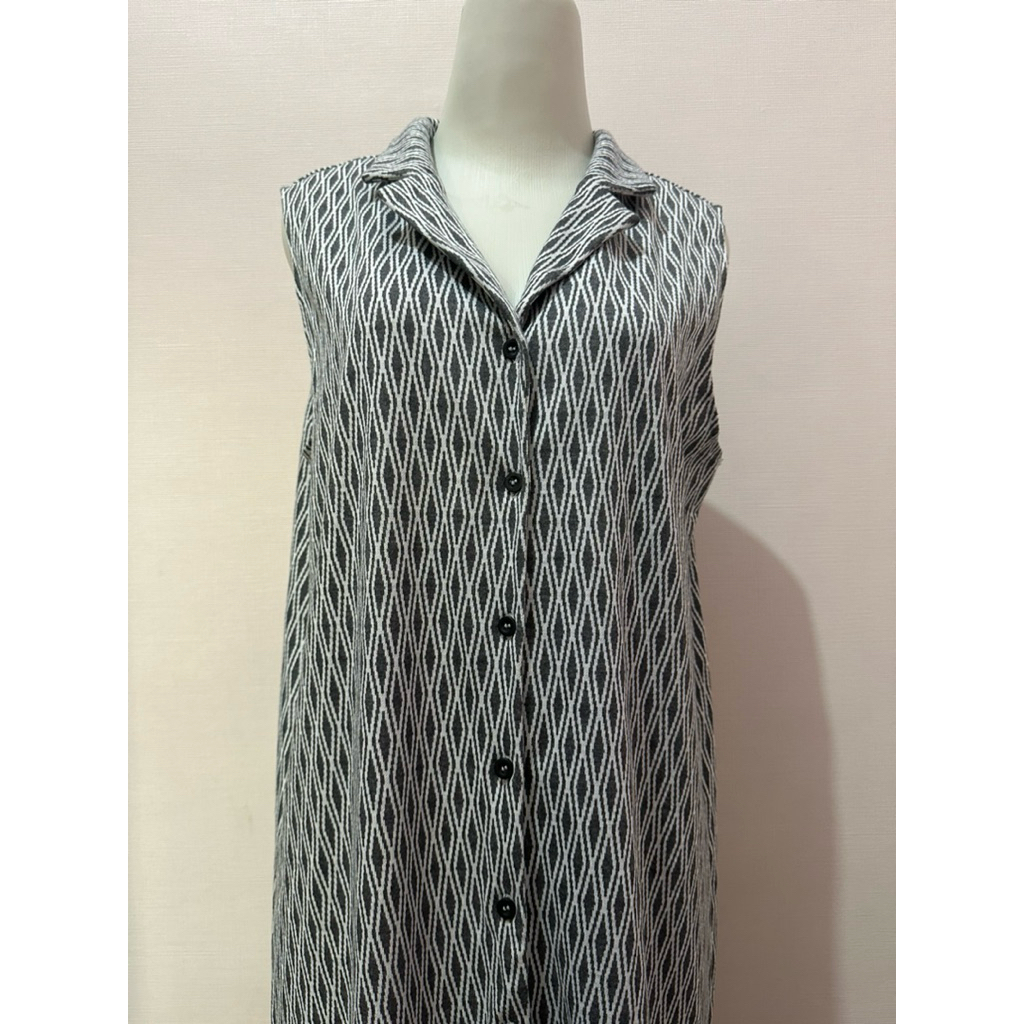 Outer Kerja wanita Merk This is April Preloved